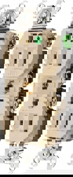 Straight Blade Duplex Receptacle: NEMA 5-15R, 15 Amps, Self-Grounding